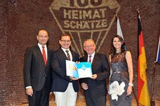 Heimatminister Albert Füracker und Kunstministerin Prof. Dr. med. Marion Kiechle prämieren 100 Heimatschätze